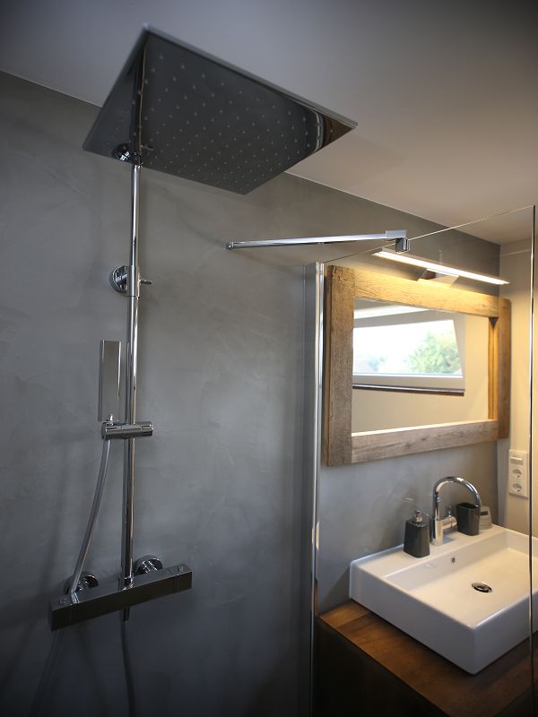 Erstellung eines fugenlosen Designer-Badezimmers mit Sichtbeton - Lohse Bau Bad Salzuflen