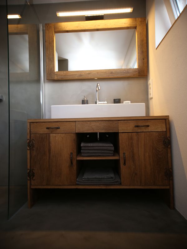 Erstellung eines fugenlosen Designer-Badezimmers mit Sichtbeton - Lohse Bau